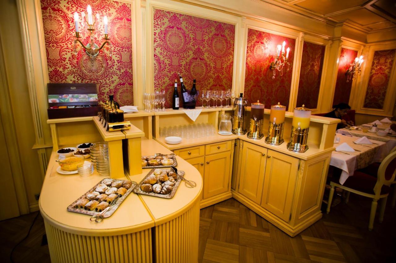 Luxury Family Hotel Royal Palace Praga Esterno foto